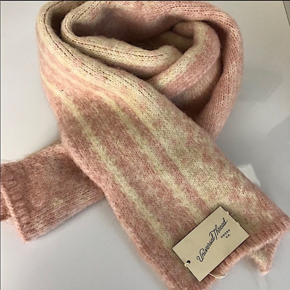 NWOT! Universal Thread Oblong Scarf!
